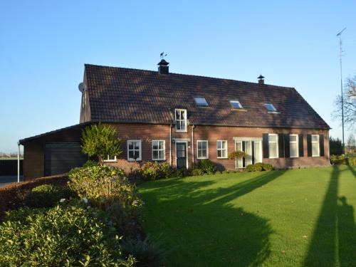 Farmhouse in Elsendorp near Forest Trails