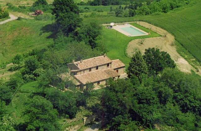 Ferme rustique à Proceno avec piscine
