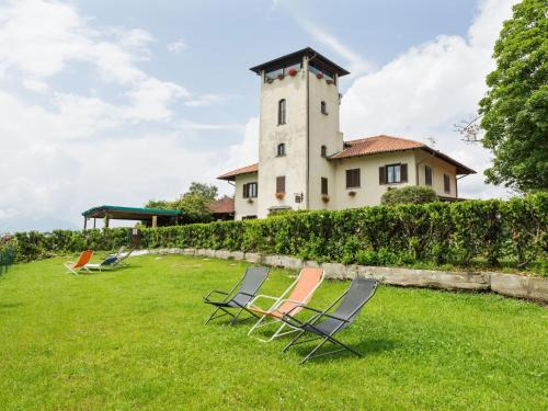 Farmhouse in Verbania with Lake Views