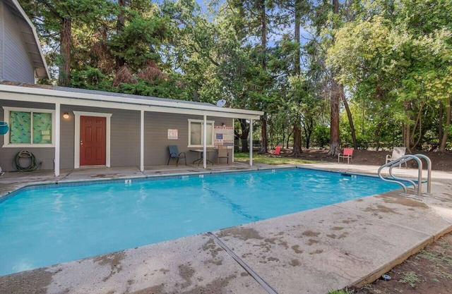 Farmhouse next 2 Pool | King