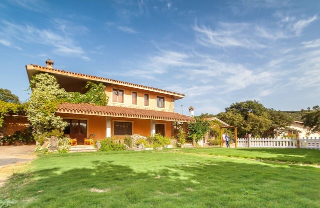 Farmhouse nestled in a cork oak forest with boungalows. Pets allowed