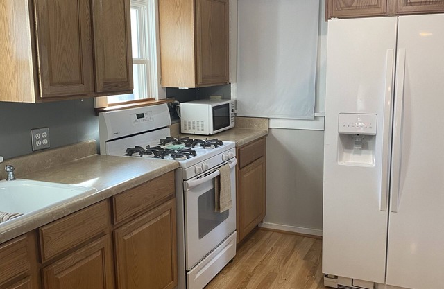 Farmhouse on Grand with lake view!!