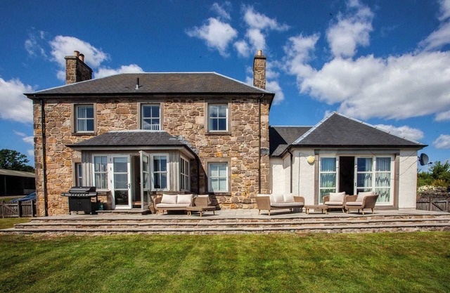 Luxury Farmhouse Retreat in Bishopton