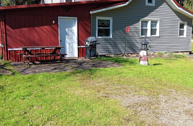 Farmhouse sleeps 2 -6 in the Allegheny National Forest outside Bradford Pa