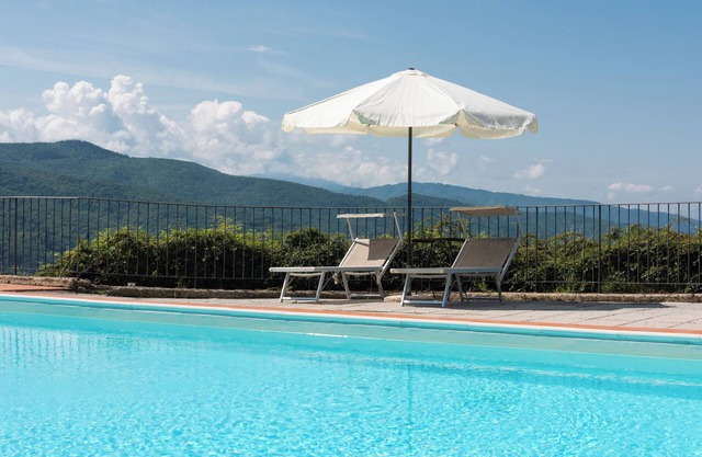 Agritourisme 'Universal Harmony - Nibbio' avec vue montagne, piscine partagée et Wi-Fi