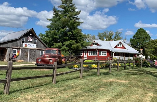 Belle maison de campagne, située dans un zoo près de la ville historique de Westphalie, dans le Missouri