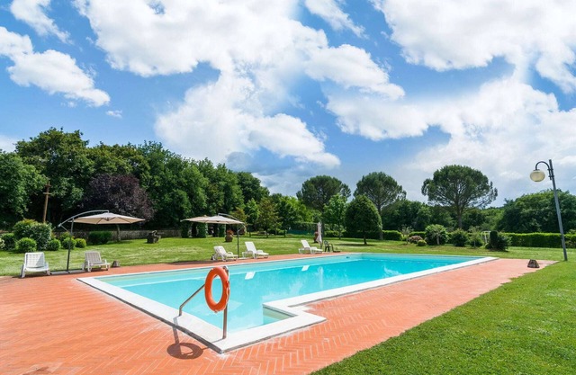 Ferme avec vue sur la piscine