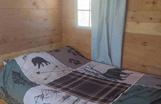 Farmstay in a tiny shack with view on horse pasture