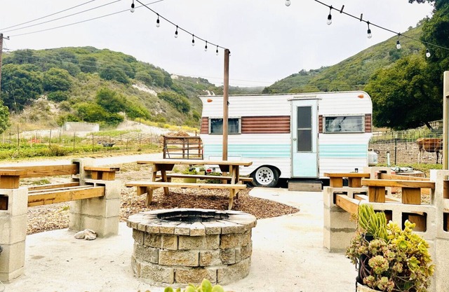 Farmstay in Vintage Remodeled Camper