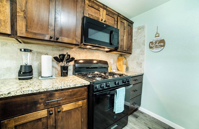 Fascinating 1br/1 BA Near Festive DT and Riverwalk
