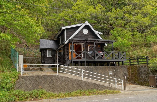 Fashionable charming log house standing / Ito Shizuoka