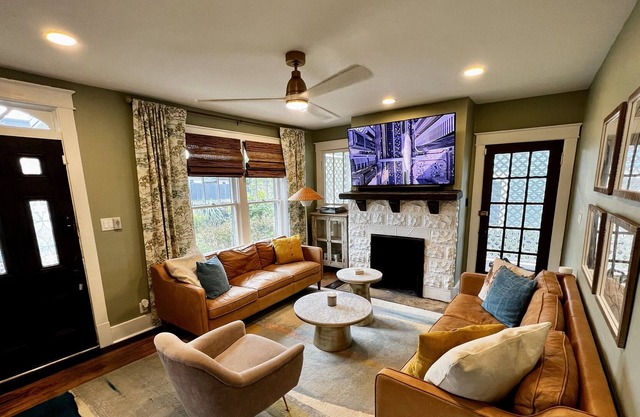 Fatherland Cottage within walking distance of popular areas in Nashville.