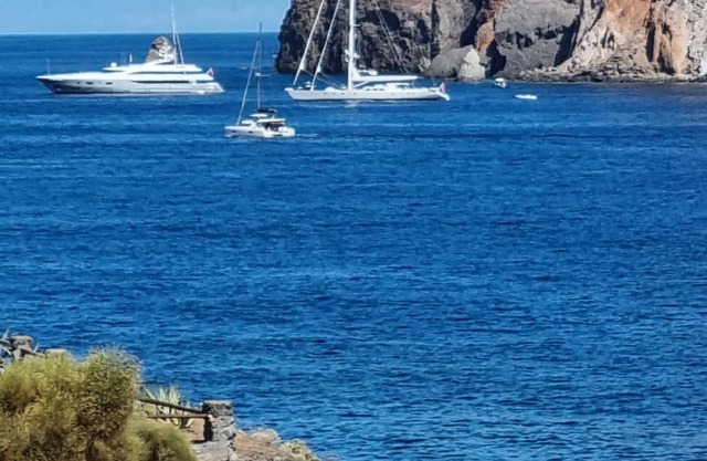 Favoloso Bivani con Vista Isole Eolie