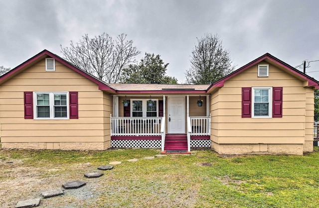 Fayetteville Vacation Home w/ Charcoal Grill!