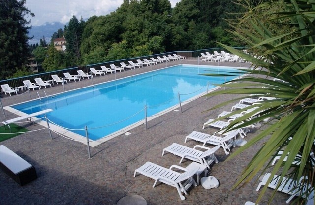 Fe. Woh. jusqu'à 10 personnes à Ghiffa (I) à 30 min de (CH) piscine du lac Lago Maggiore vue sur le lac