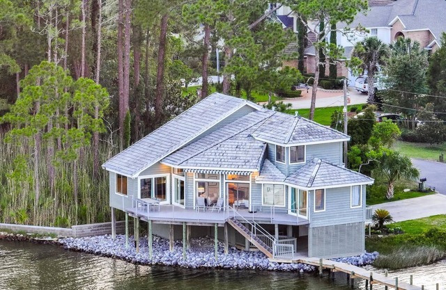 Featured on HGTV's "My Lottery Dream Home".15 minute boat ride to Crab Island.