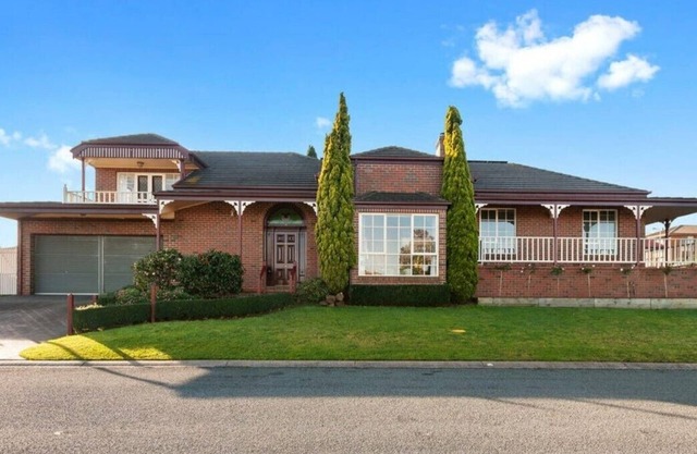 ‘Federation Style’ 4 bedroom House with Ocean View