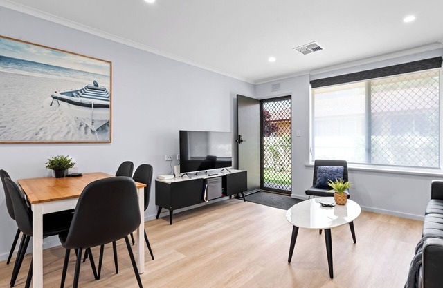 Feel happy & at home here! Freshly renovated, cosy home unit in Hectorville, SA. Linen hire included