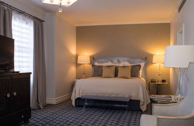 Feel Like A Royalty! Historic Suite with Modern Service! Indoor Pool Available!