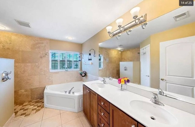 Feel like home.. single home in upscale gated community with great amenities.