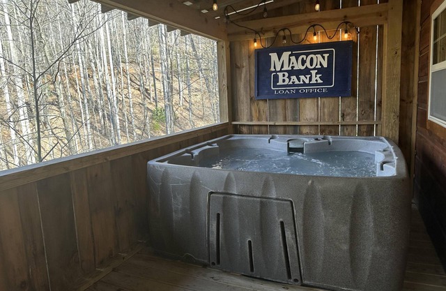 Feelin Frisky? - Spa privatif, Cheminée, Romantique, Vue, Proche du Centre ville, Grill, WiFi gratuit, Animaux de compagnie
