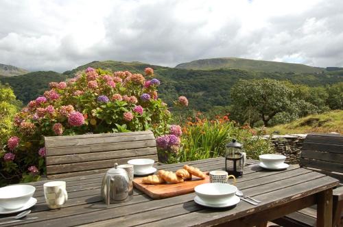 Fegla Fawr - Rustic, rural farmhouse near Barmouth