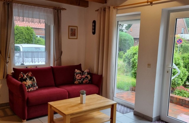 Fehaus, shower/WC, 1 bedroom, 1 living-bedroom in front - Helena am Badesee, vacation home