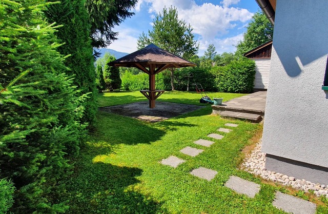 Fehs. SonnenAlm 177. for 2-6 people, 3 bedrooms, 2 bathrooms, garden, south-facing terrace, carport