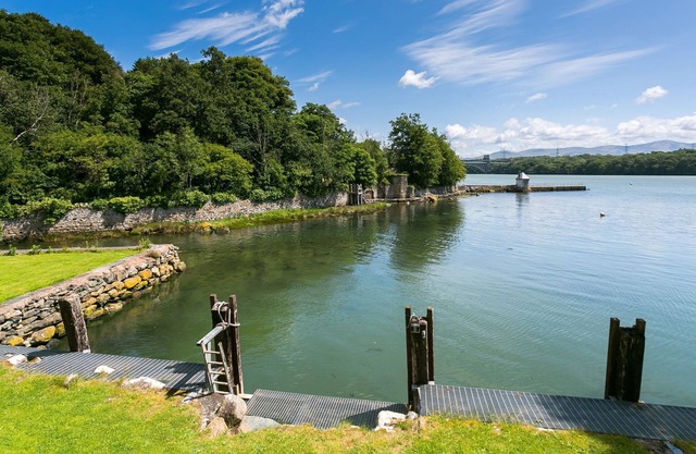 Felin Hen - sleeps 12 guests in 6 bedrooms