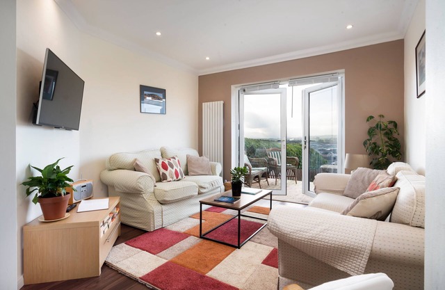 Fell View - A stylish Cottage for 6. Spectacular views over Penrith, Dog friendly