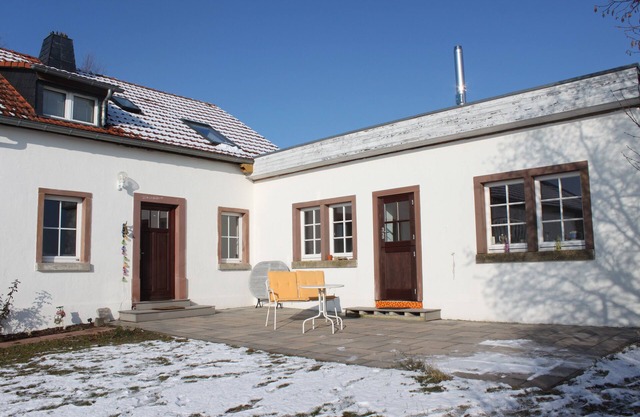 Vacances au Vulkaneifel, une petite ancienne ferme avec terrasse ensoleillée