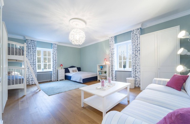 Ferienhaus Ehemaliges Gutshaus mit Großer Terrasse in Oevelgönne