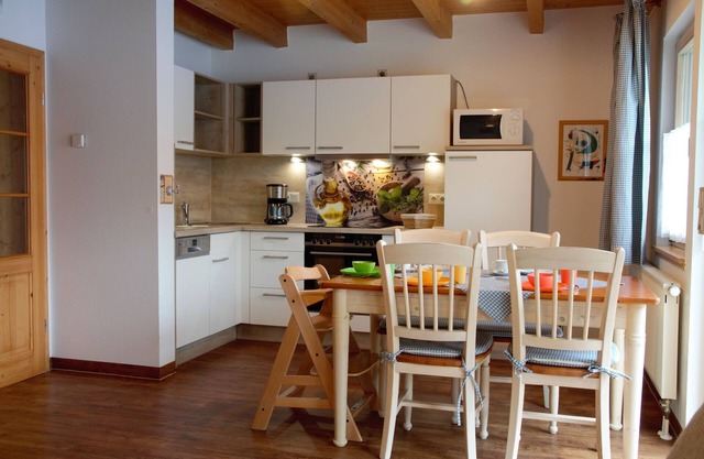 Cottage (80 m²) avec grande cuisine et balcon en milieu rural