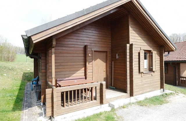 Ferienhaus Jägerpark Viechtach 25, piscine couverte, Wi-Fi et les coûts de l'énergie inclus