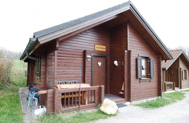 Ferienhaus Jägerpark Viechtach 24, piscine couverte, Wi-Fi et les coûts de l'énergie inclus