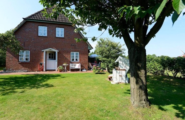 Ferienhaus Walter - Holiday home Walter in a quiet location in Wrixum