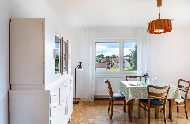 Appartement 'Ferienhof Im Salzbachtal OG' avec jardin partagé et balcon