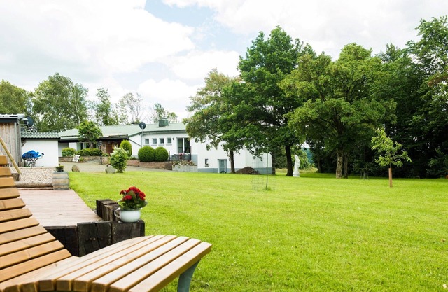 Ferienhof - Weites - Terrain, grand appartement avec terrasse, jardin et aire de jeux pour enfants