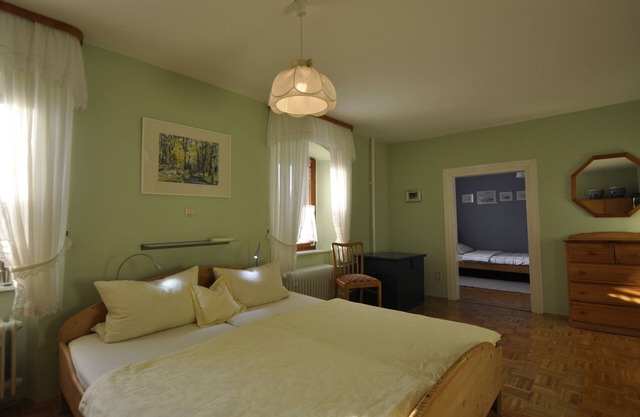Appartement, 80 m², avec une vue magnifique sur le Landhausgarten et les prés environnants, une connexion Wi-Fi gratuite, entièrement équipée