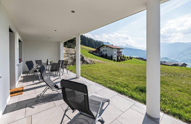 "Ferienwohnung am Mühlbachl" avec vue sur les montagnes, terrasse privée et Wi-Fi.