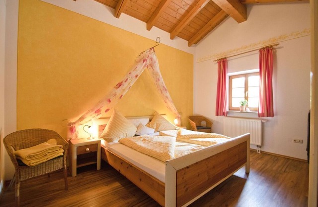 Ferienwohnung "Birne" 55 qm bis 2 Personen, 2. Obergeschoss, 1 separates Schlafzimmer, Südbalkon.