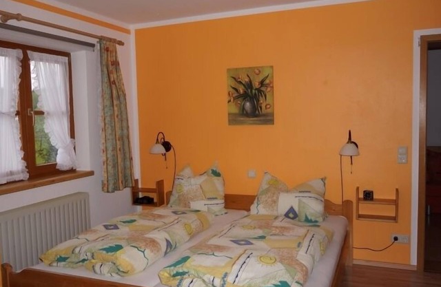 Ferienwohnung I im 1.Stock mit eigenem Gartenplatz