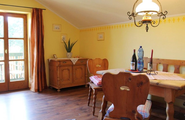 Appartement avec balcon orienté au sud et vue panoramique sur le Rottal