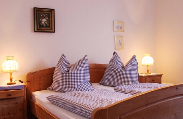 Appartement avec cheminée et terrasse ensoleillée dans un endroit idyllique