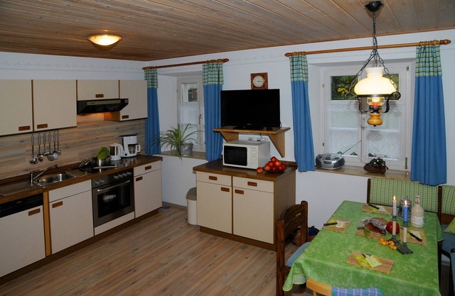 Appartement avec une petite terrasse couverte pour le petit-déjeuner