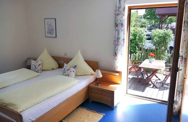 Appartement avec terrasse en bois meublée