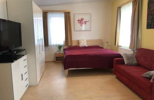 Ferienwohnung mit Terrasse und Geräumigem Wohn-schlafraum
