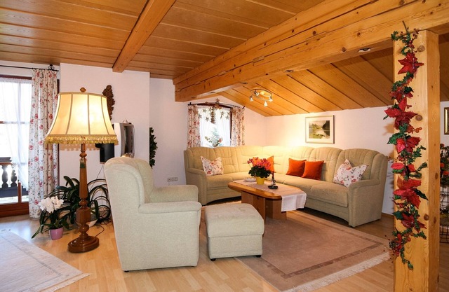 Ferienwohnung Rauschberg 66qm, Balkon, Kochn., 1 Schlafz., 1 Wohnz., Nr. 4, Wlan