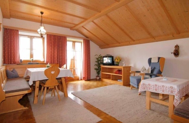 Ferienwohnung Schwarzenberg bis 4 Personen, 75 qm, 2 Sep. Schlafräume, Balkon