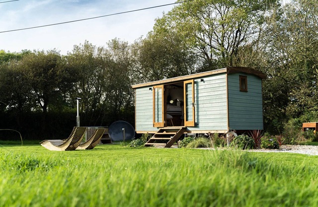 FERN, pet friendly, country holiday cottage in Wainhouse Corner